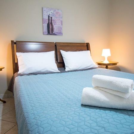 Betty'S Air+Port Sea Apartment Artemida  Dış mekan fotoğraf